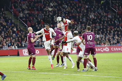 Ajax probeert het wel, maar een serieus slotoffensief zit er niet in. © De Brouwer