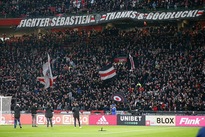 Een klaterend applaus voor de goalgetter. © De Brouwer