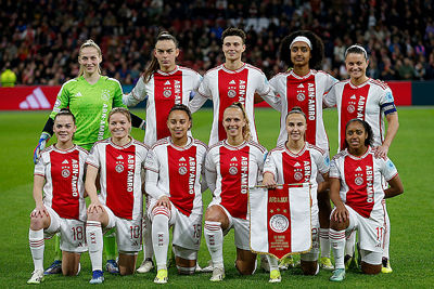 Welkom bij de les ‘zo neem je een goede teamfoto’. © De Brouwer