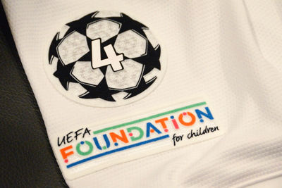 Deze badges worden tijdens de Champions League op de mouw gedrukt. © Ajax Life 