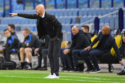 Ten Hag ziet vanaf de zijlijn dat zijn ploeg stiekem al aan vakantie denkt. © Pro Shots