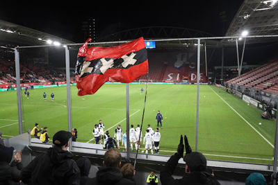 De vlag wappert trots. © De Brouwer