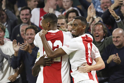 Wie zien we hier in al het feestgedruis? © De Brouwer