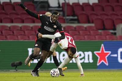 Bedenk wel: Ajax is echt nog niet van PSV af, hoor! © Pro Shots